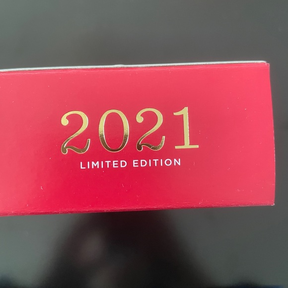 Rebel Reindeer 2021 Hallmark LIMITED EDITION - Picture 2 of 3